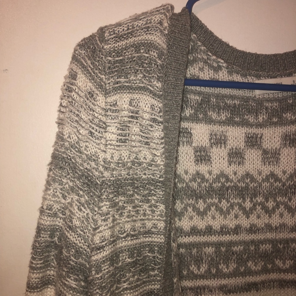 Cream & gray patterned sweater!